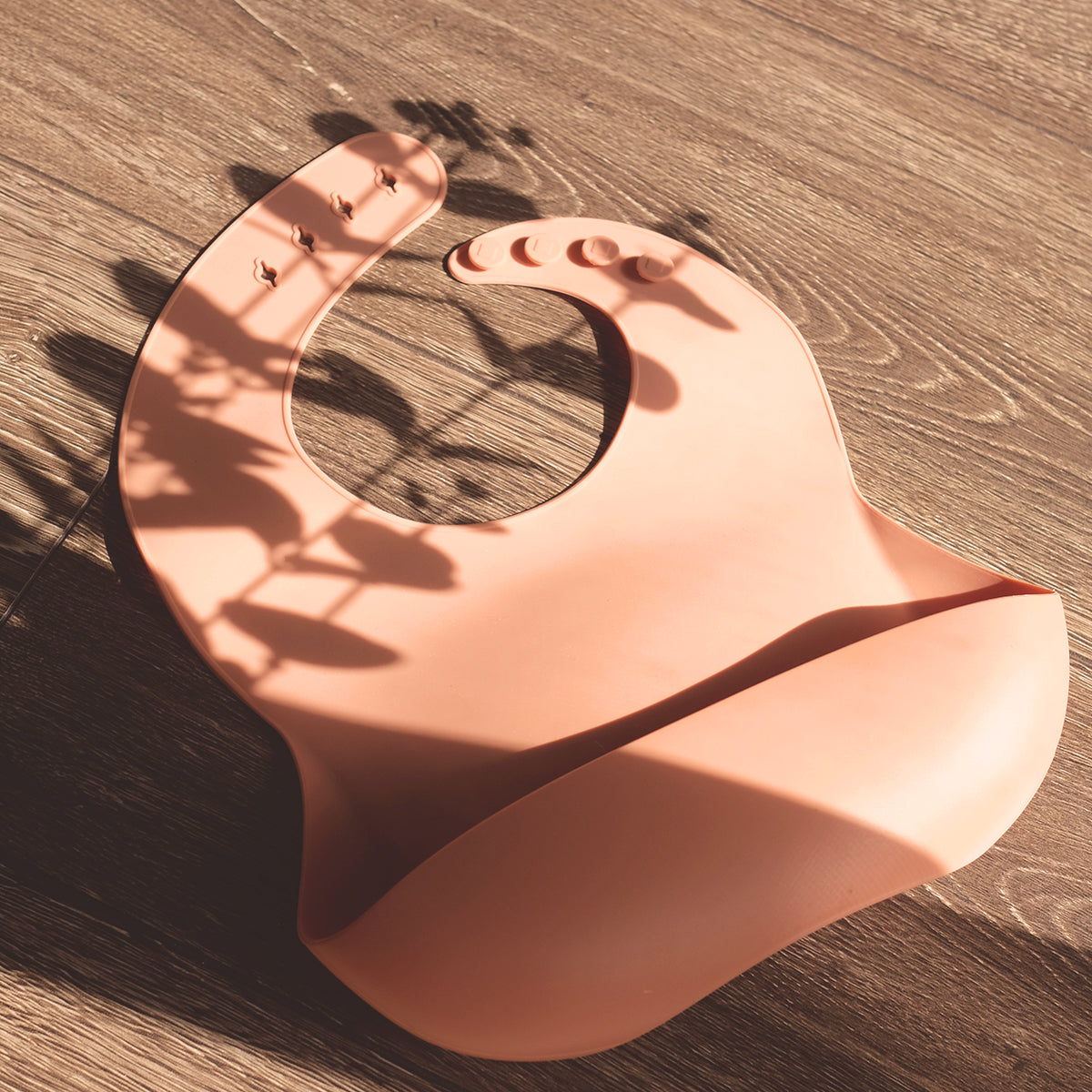 Monotone Silicone Bib (Coral)