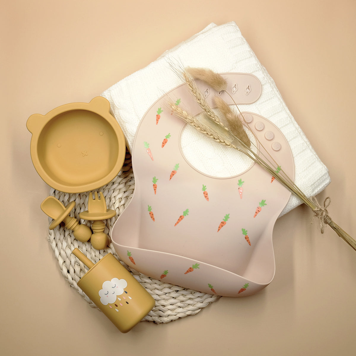 Carrot Bib (Beige)